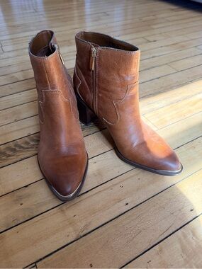 FRANCO SARTO Genuine
Leather Gold
Tip Heeled Boots